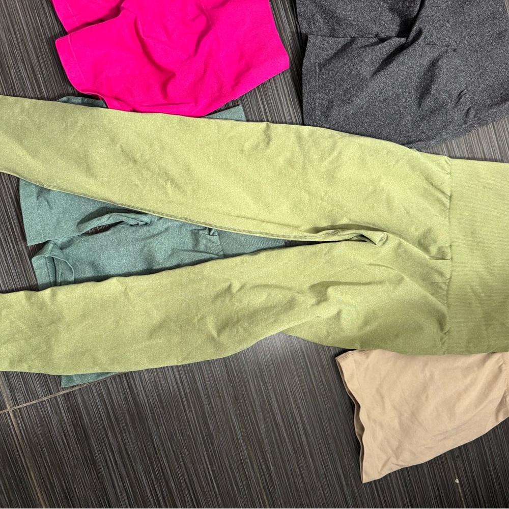 NVGTN Women's Vibrant Active Shorts and Leggings Bundle - Picture 9 of 10